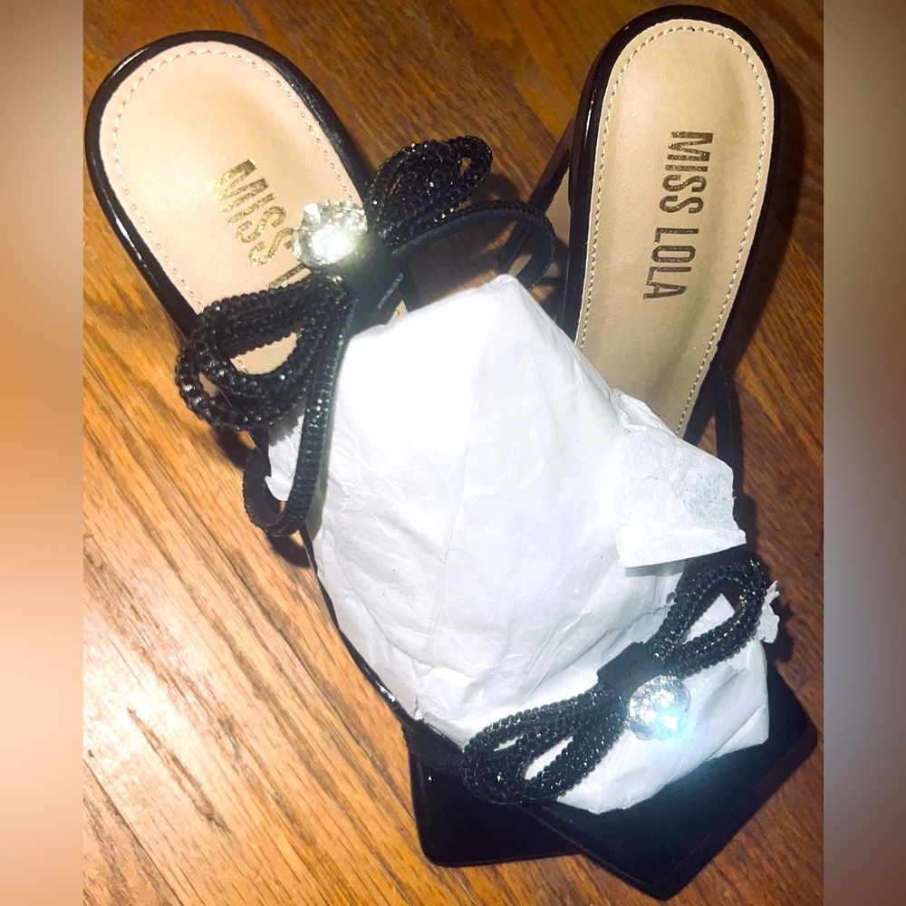 Miss Lola high heels| size 5.5| Black